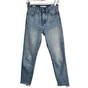 Levi’s Wedgie Fit High Rise Straight Leg Jeans Frayed Hem Light Wash Size 24